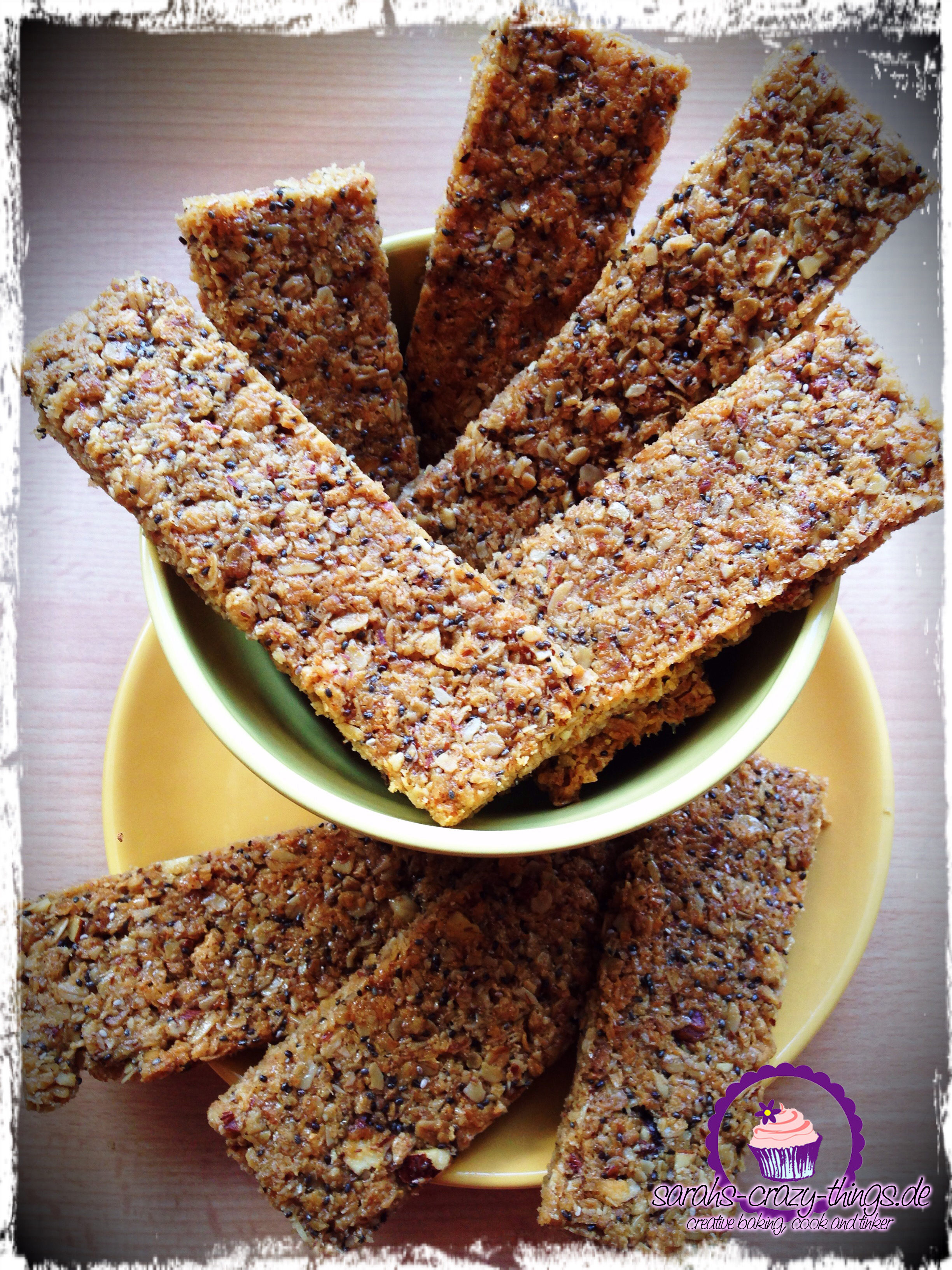 Müsli-Riegel mit Chiasamen &amp; Nüssen
